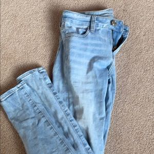 American Eagle Light Wash Mid Rise Skinny Jeans